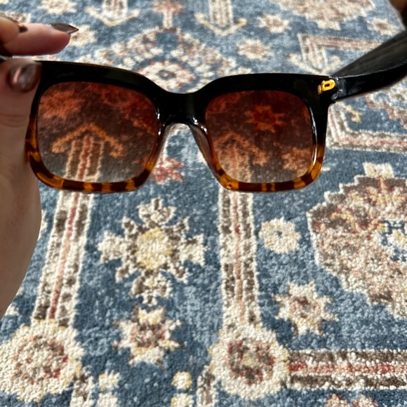 Lot of oversized sunglasses - Picture 7 of 7